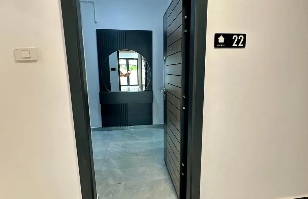 Modern 2Br Apartment, Free Parking, Near City Center & Metro-1
